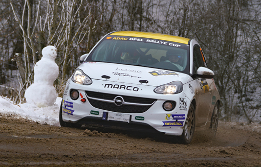 Vintervejret og det ekstreme føre blev en ekstraordinær udfordring i rallyet med snefog, sjap, mudder og is, som gjorde det svært at holde bilerne på vejene.
(Foto: Sven Kollus)